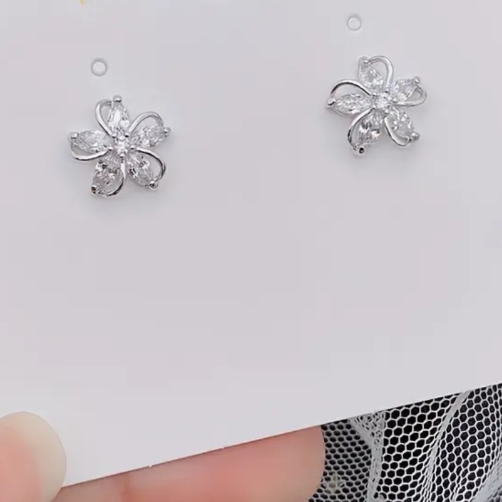 Silver Elegant Floral Earrings